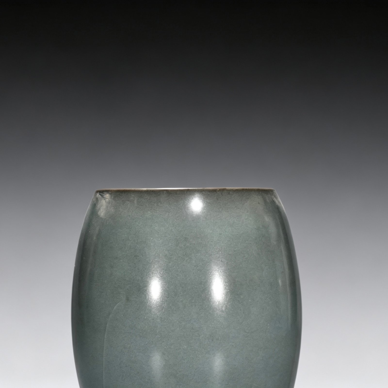 Song Dynasty official kiln celadon flower arrangement and pen holder