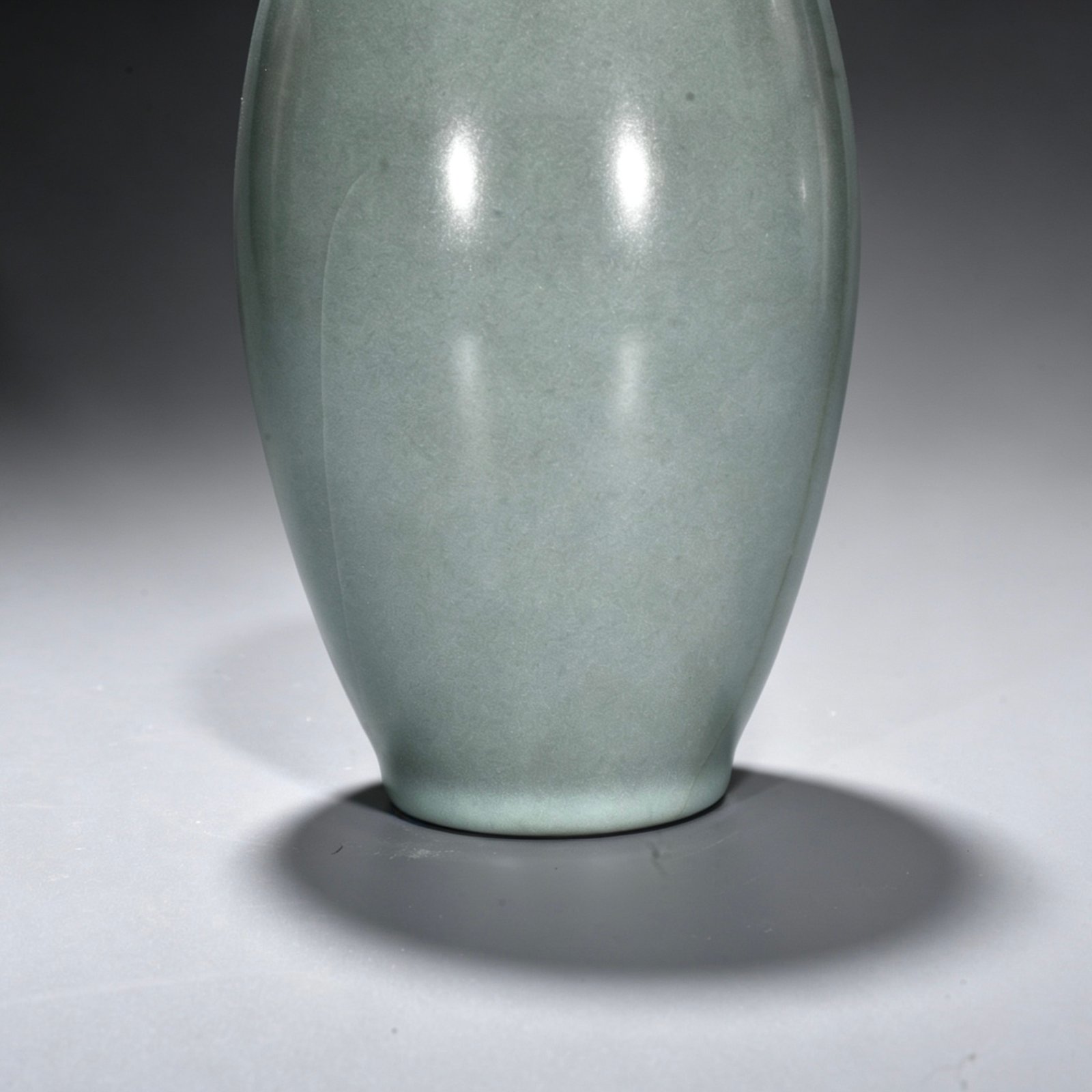 Song Dynasty official kiln celadon flower arrangement and pen holder