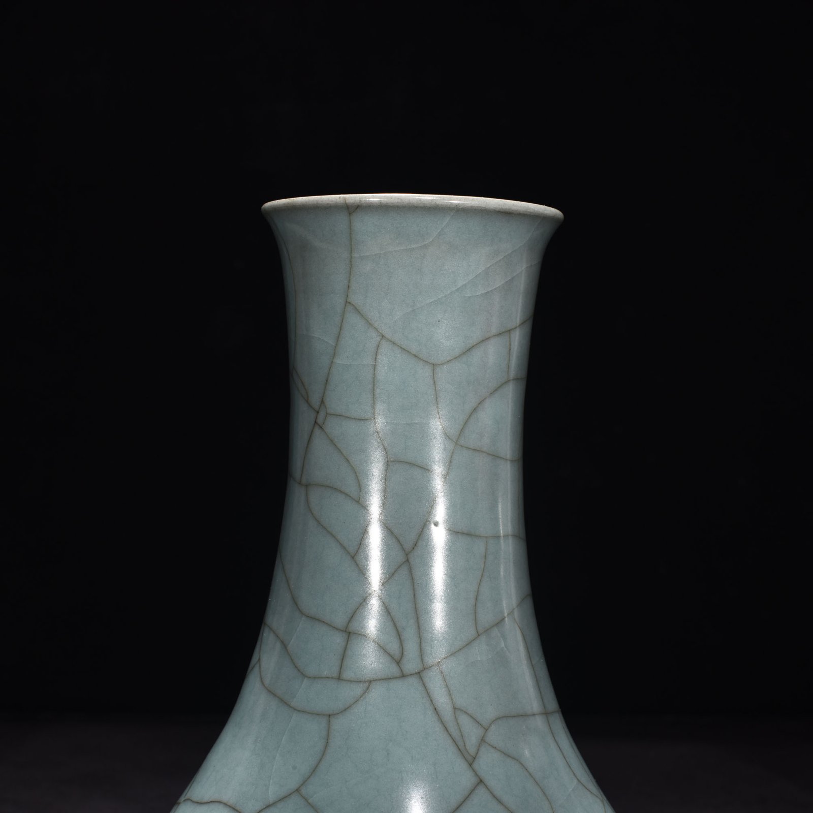 Song Dynasty official kiln celadon water chestnut vase