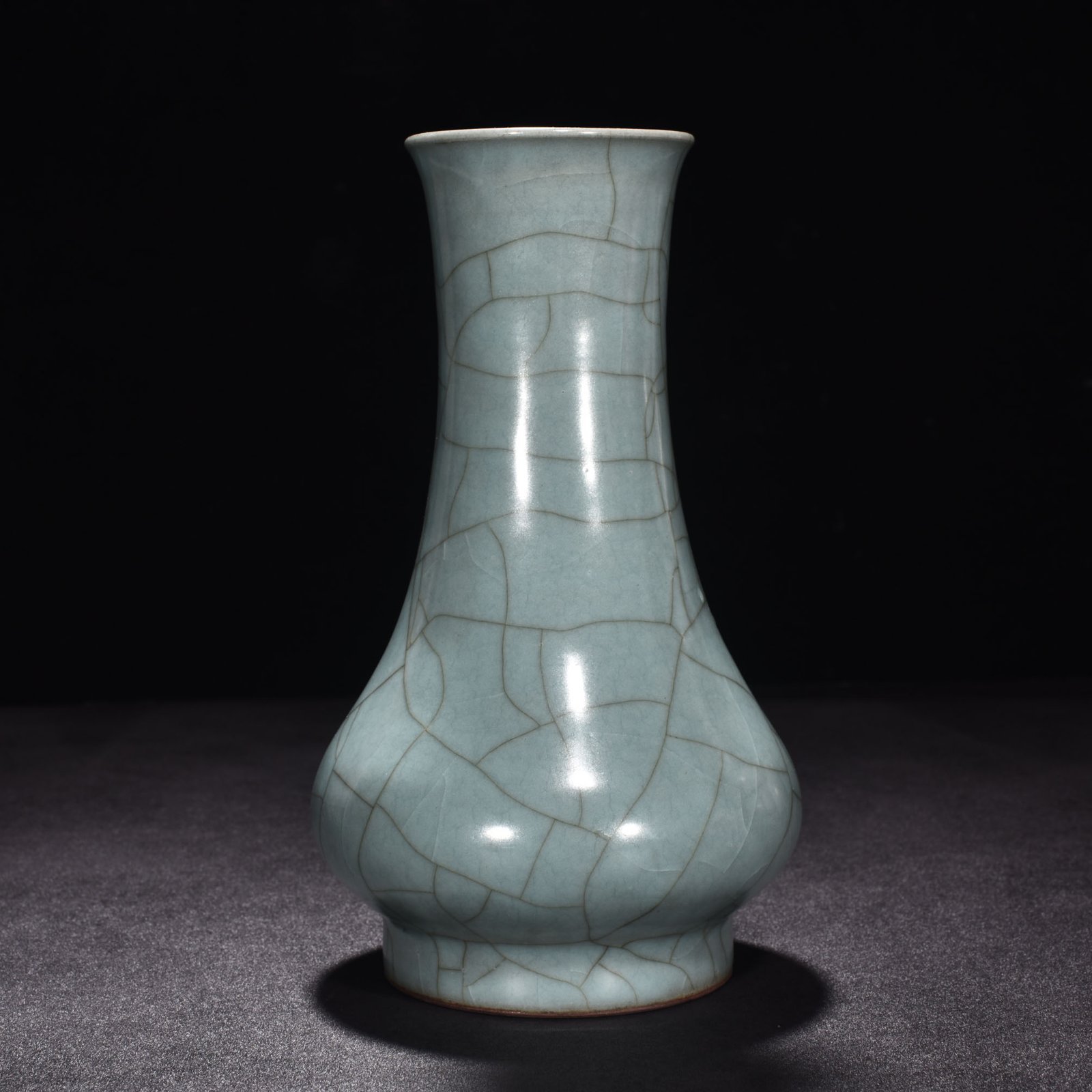 Song Dynasty official kiln celadon water chestnut vase