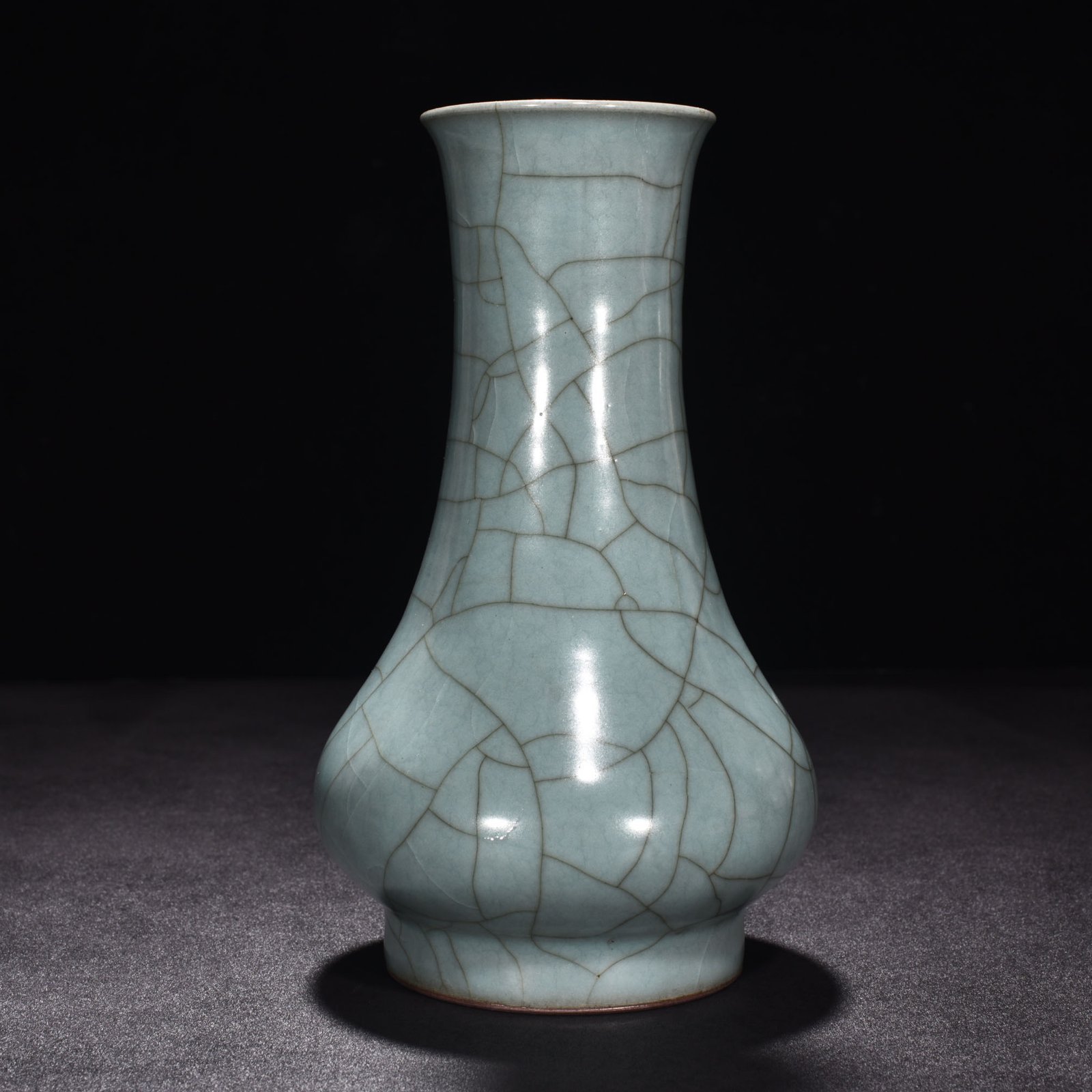 Song Dynasty official kiln celadon water chestnut vase