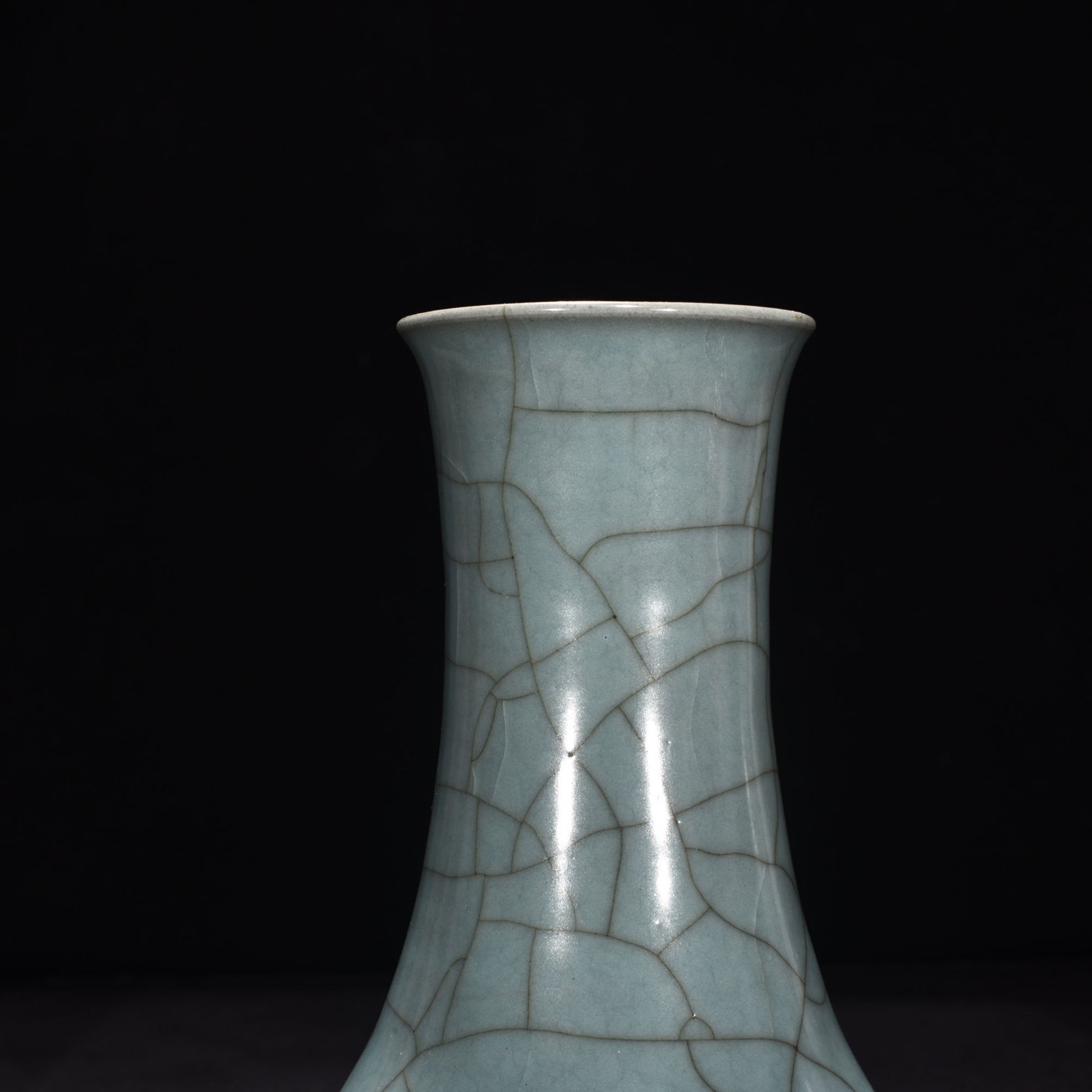 Song Dynasty official kiln celadon water chestnut vase