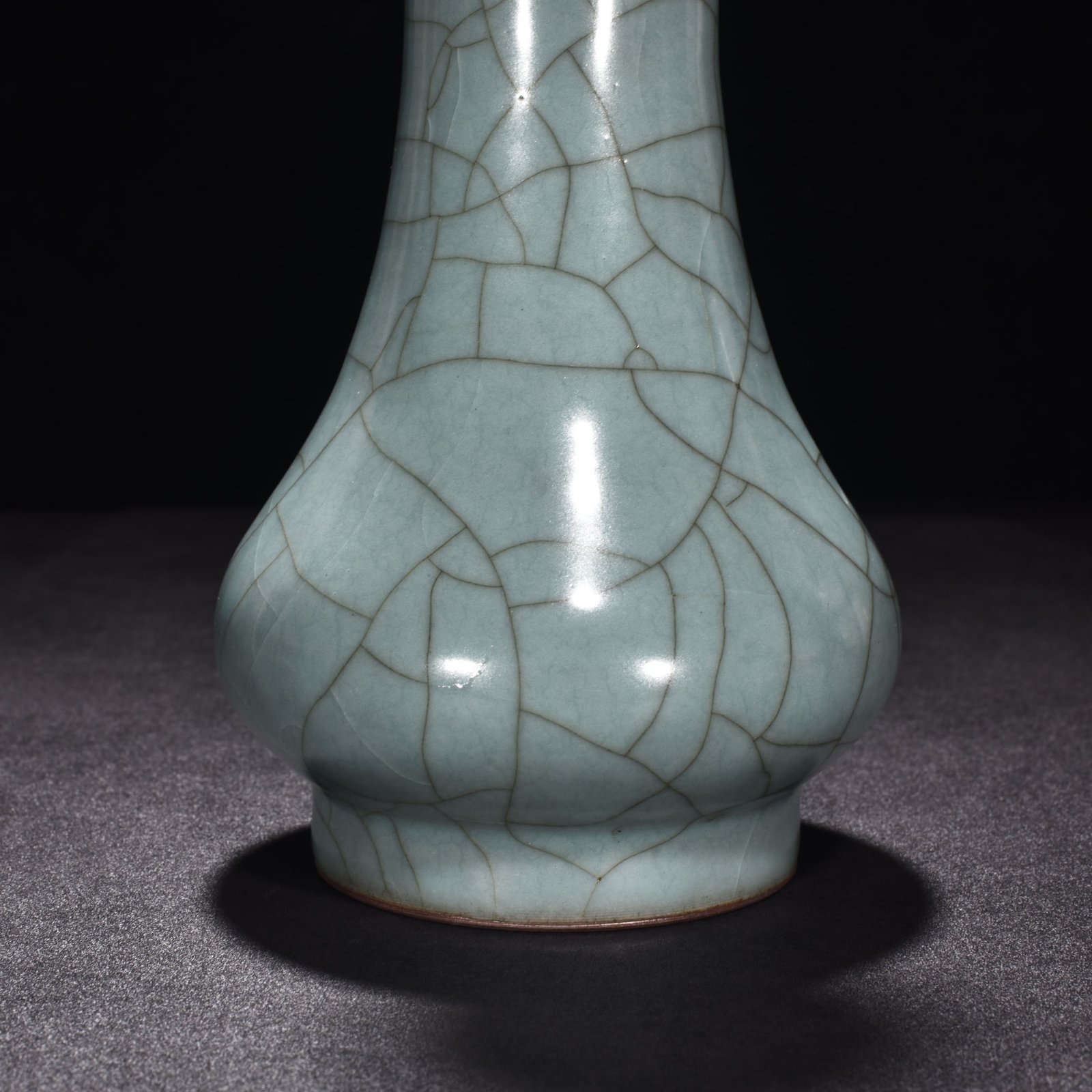 Song Dynasty official kiln celadon water chestnut vase