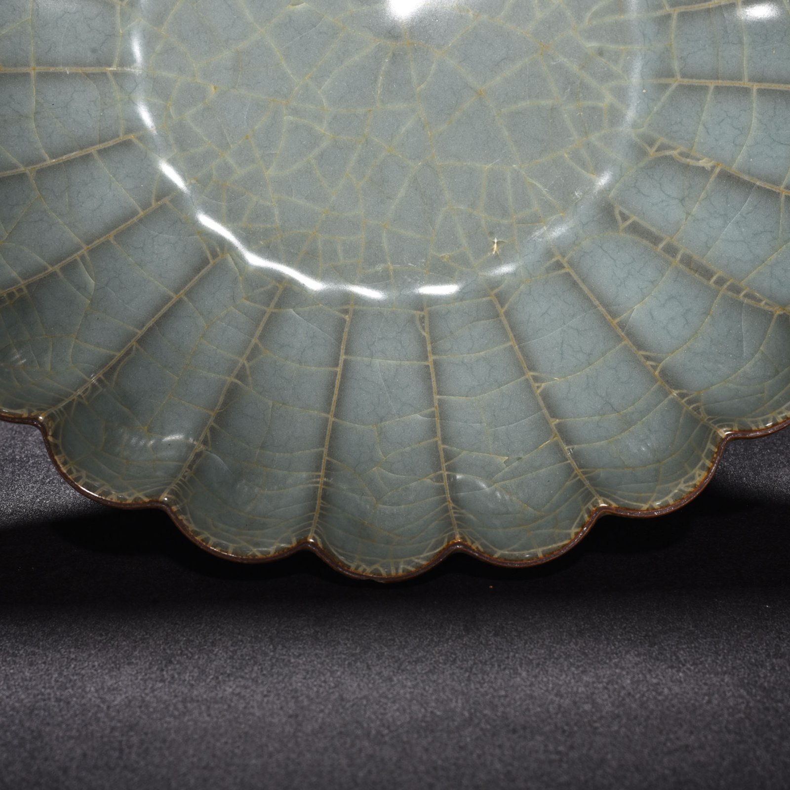 Song Dynasty official kiln celadon chrysanthemum dish