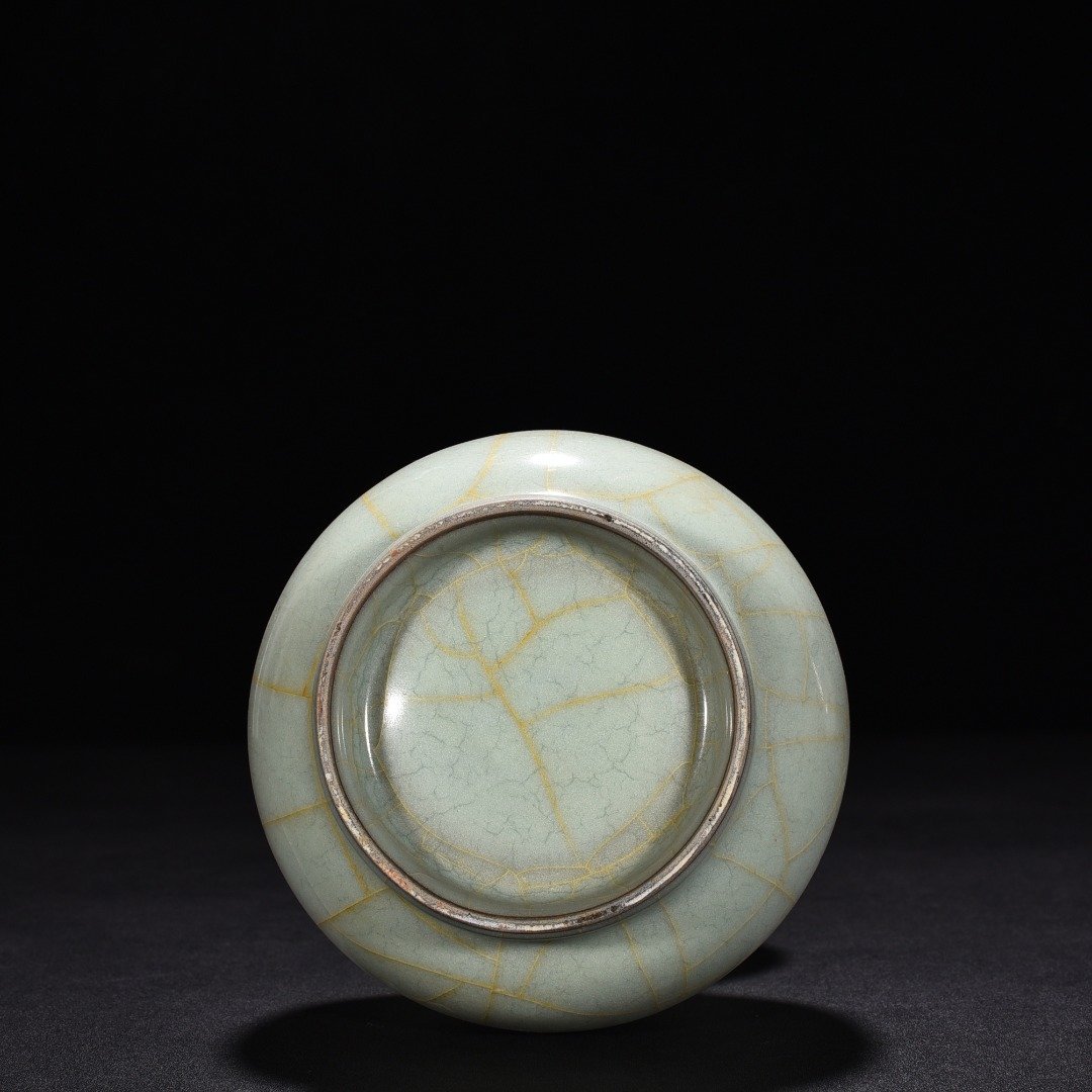 Song Dynasty official kiln celadon gourd vase