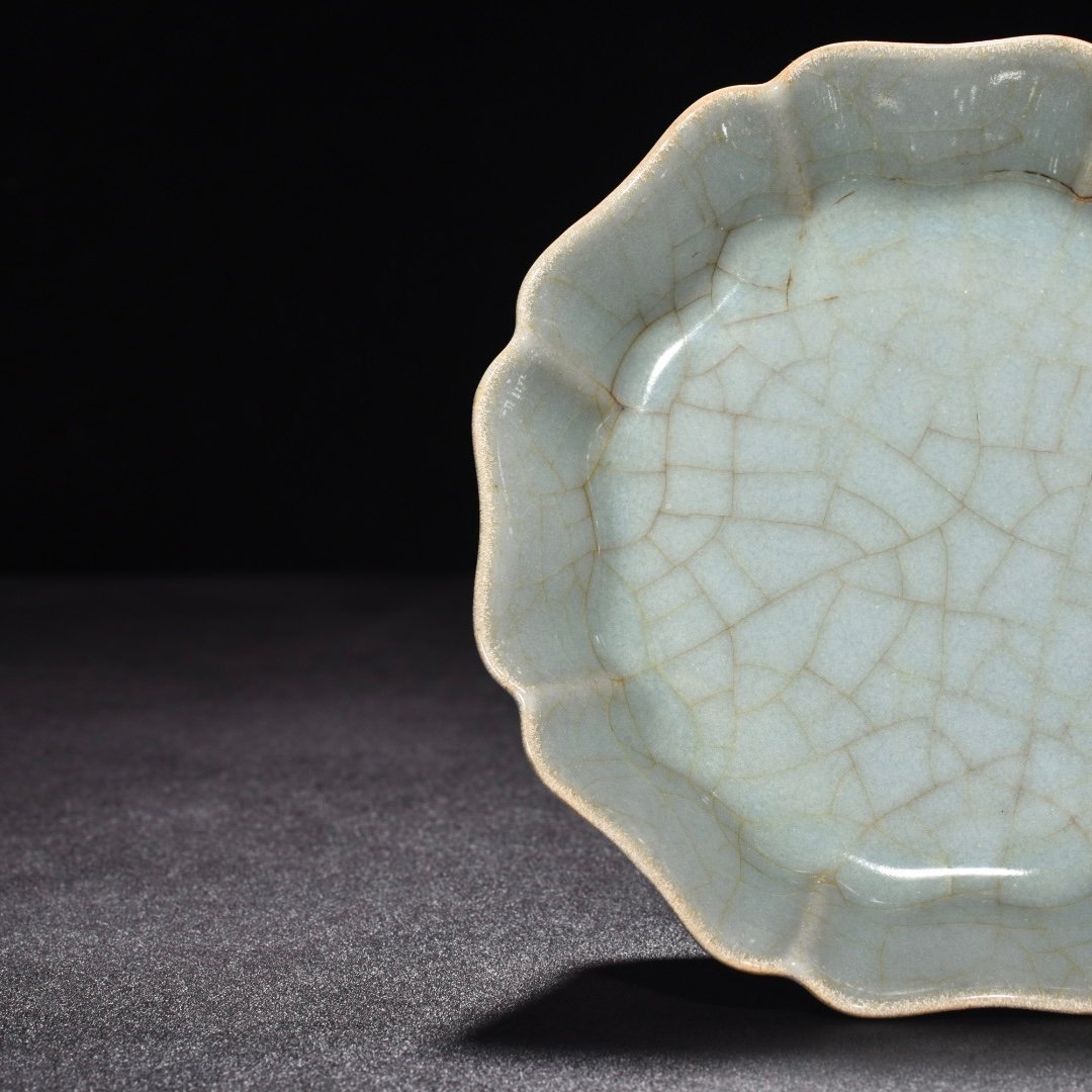 Song Dynasty official kiln celadon Kui Kou wash