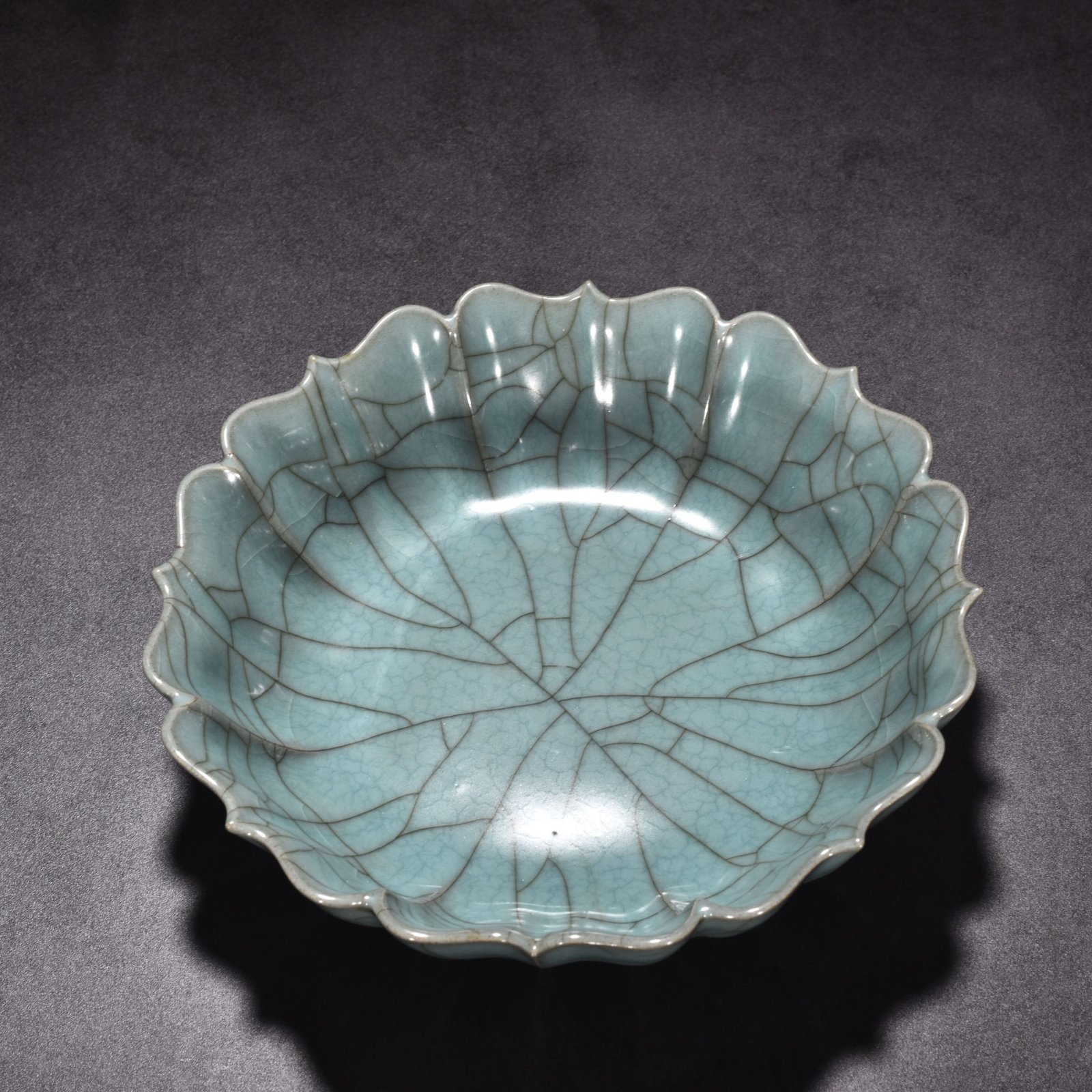 Song Dynasty official kiln celadon sunflower plate