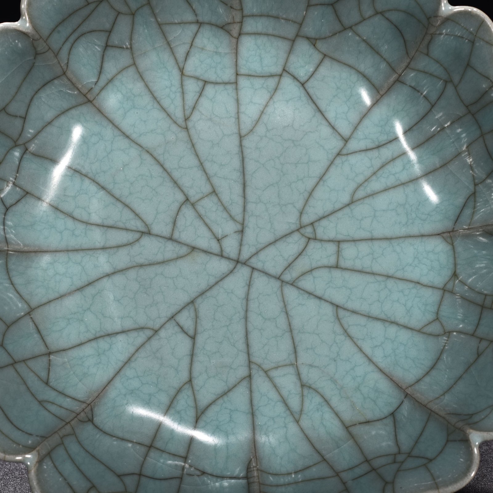 Song Dynasty official kiln celadon sunflower plate
