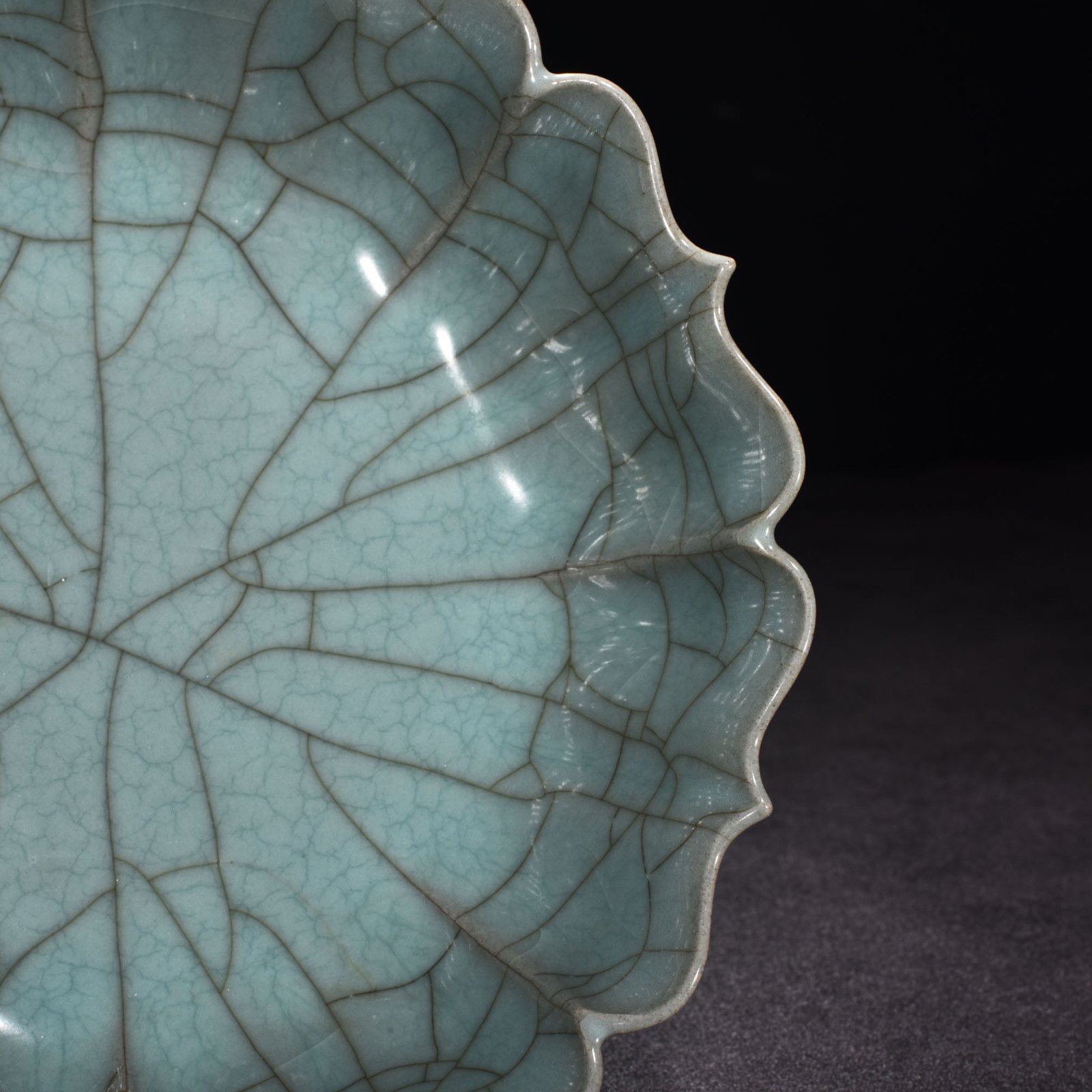 Song Dynasty official kiln celadon sunflower plate