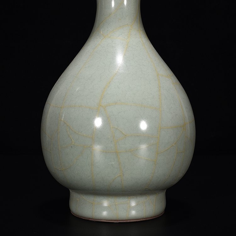 Song Dynasty official kiln celadon garlic vase