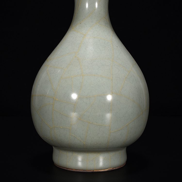 Song Dynasty official kiln celadon garlic vase