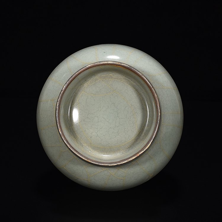 Song Dynasty official kiln celadon garlic vase