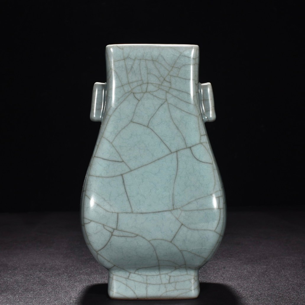 Song Dynasty official kiln celadon flat ear vase