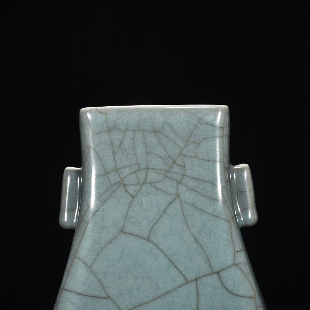Song Dynasty official kiln celadon flat ear vase