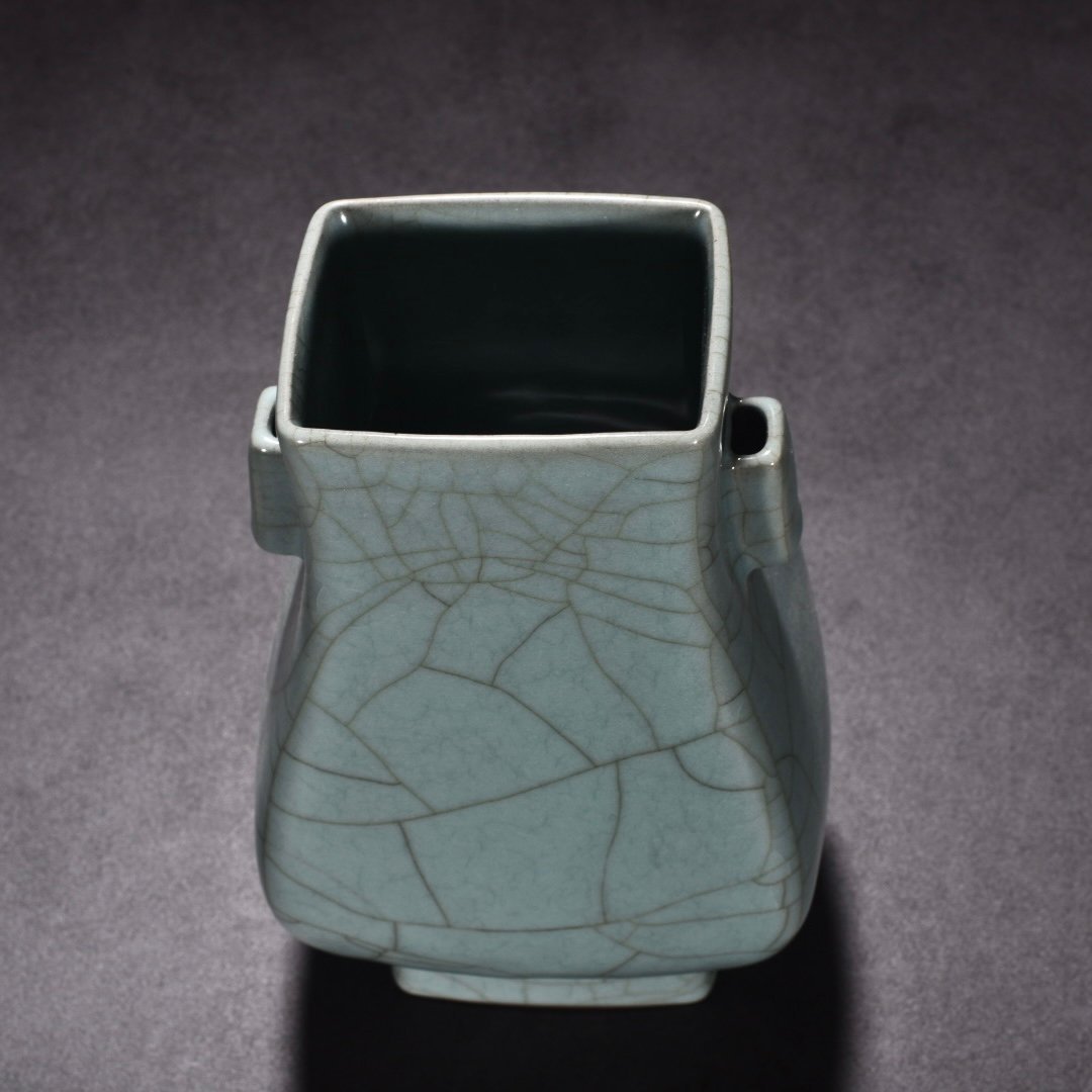Song Dynasty official kiln celadon flat ear vase