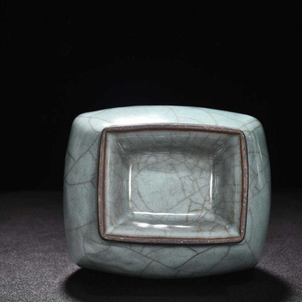 Song Dynasty official kiln celadon flat ear vase