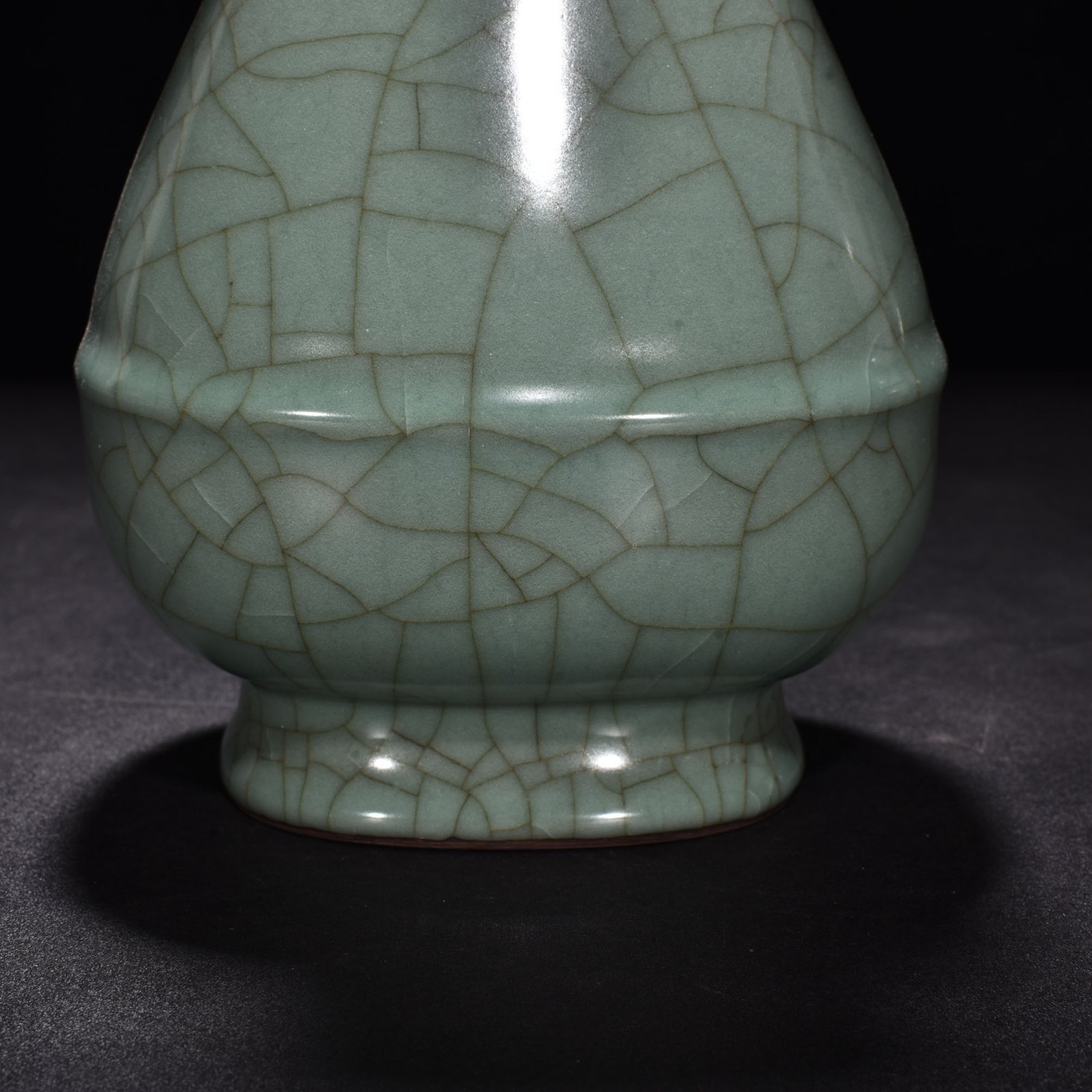 Song Dynasty official kiln celadon through-ear vase
