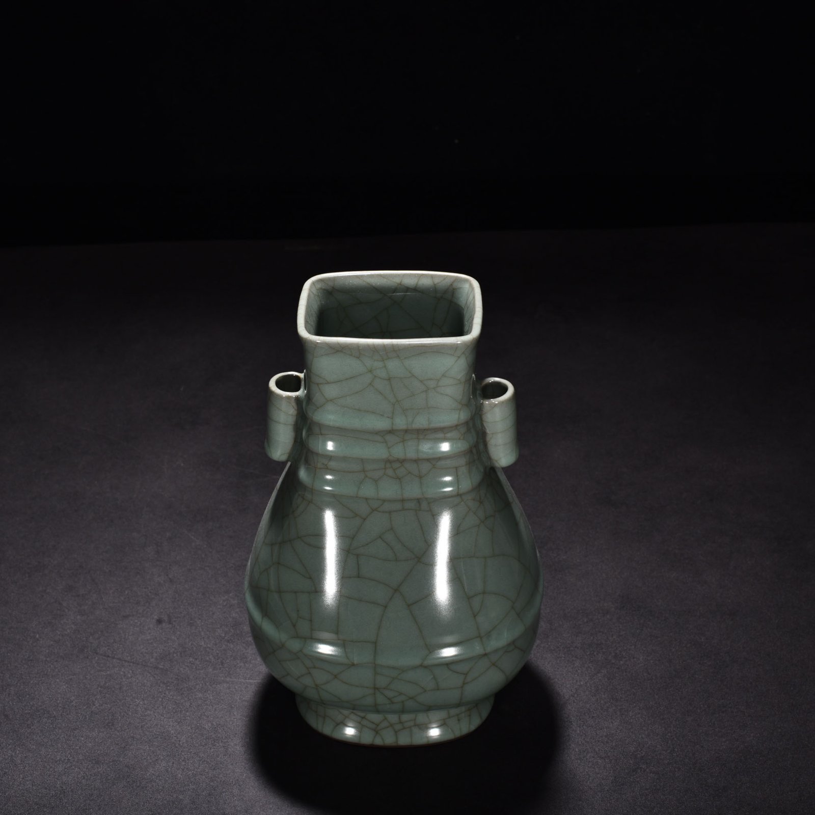 Song Dynasty official kiln celadon through-ear vase