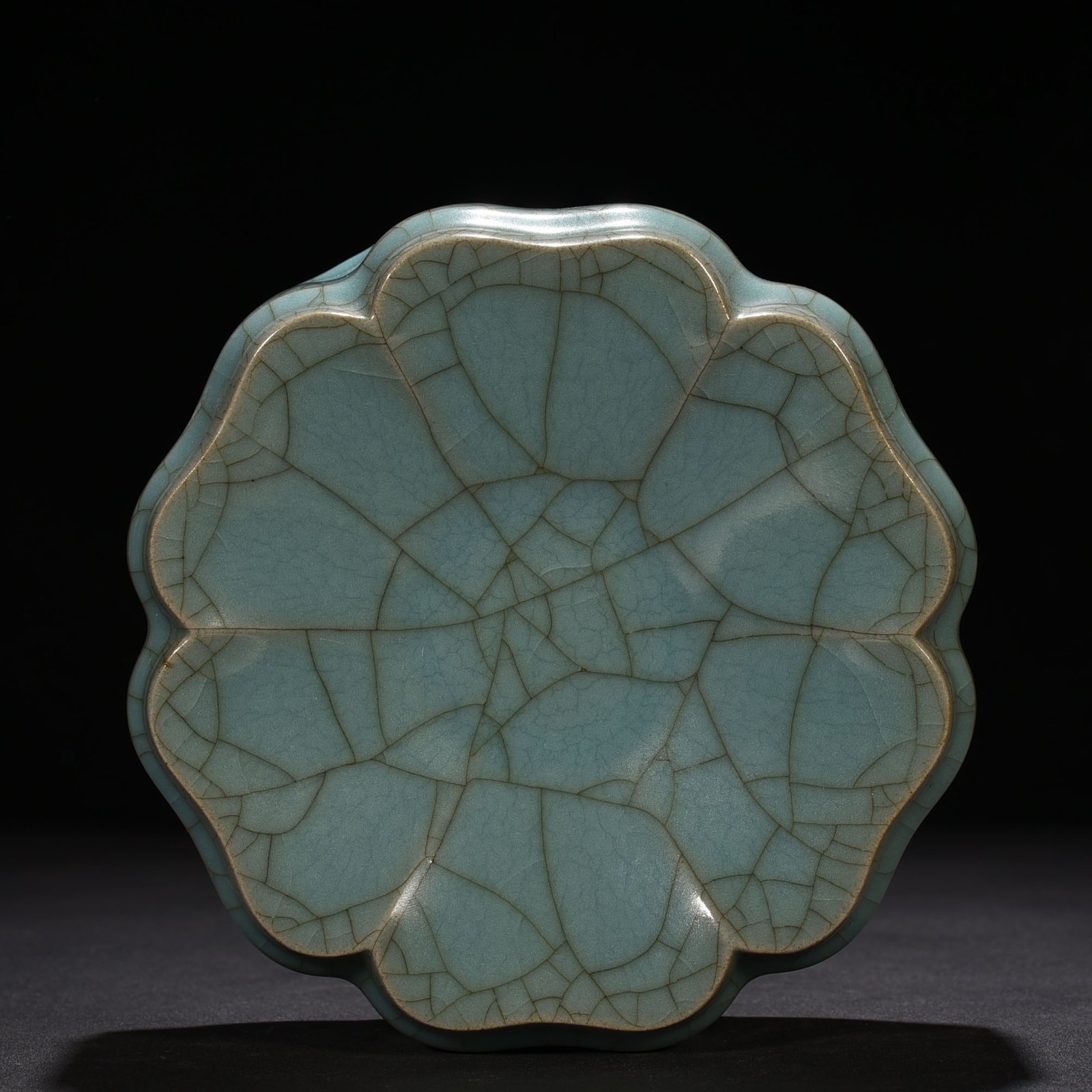 Song Dynasty official kiln celadon hexagonal box brush washer