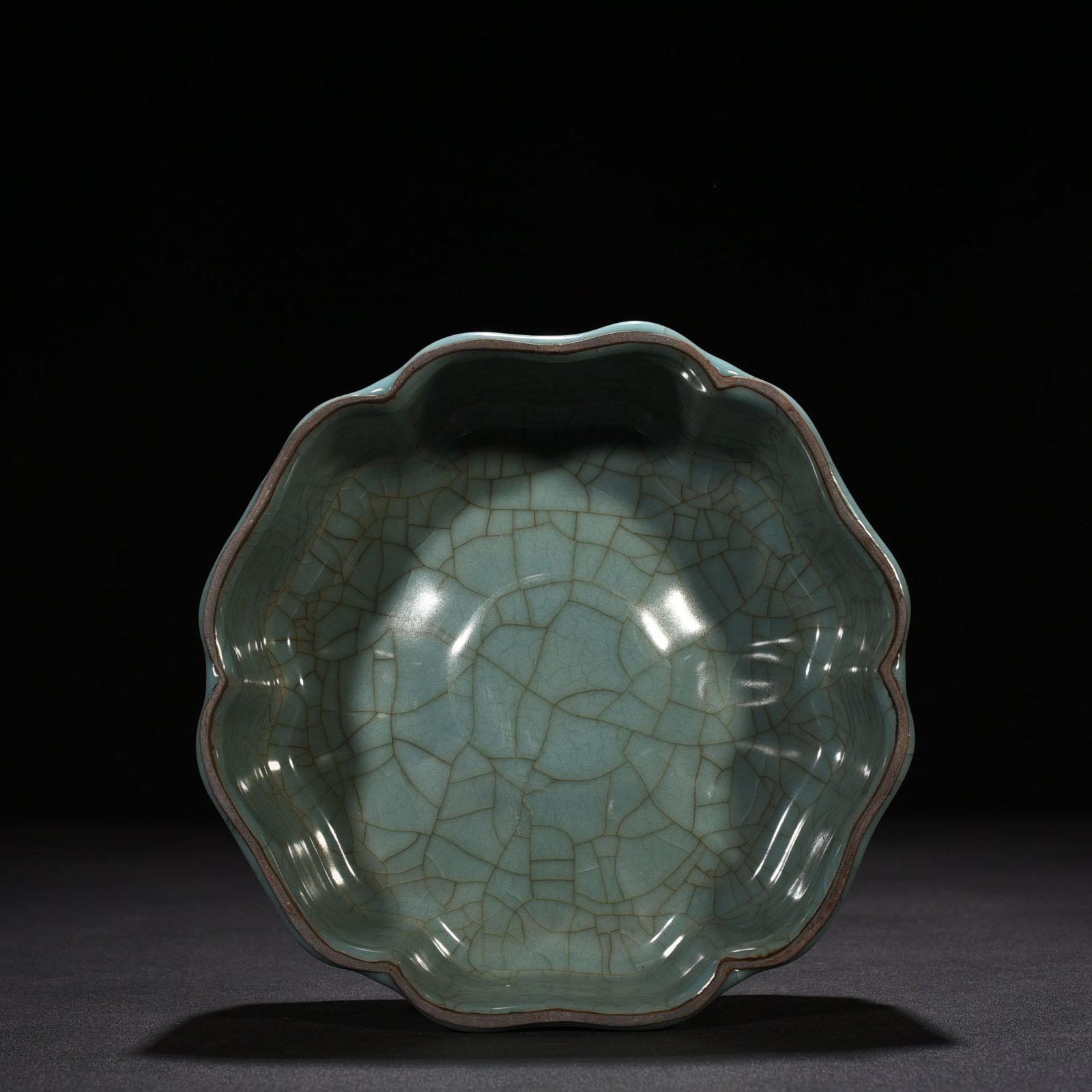 Song Dynasty official kiln celadon hexagonal box brush washer