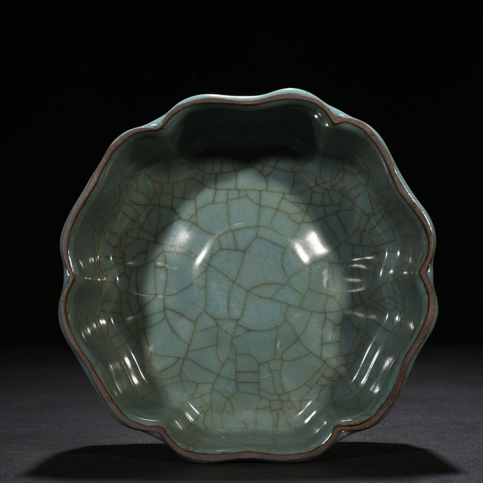 Song Dynasty official kiln celadon hexagonal box brush washer
