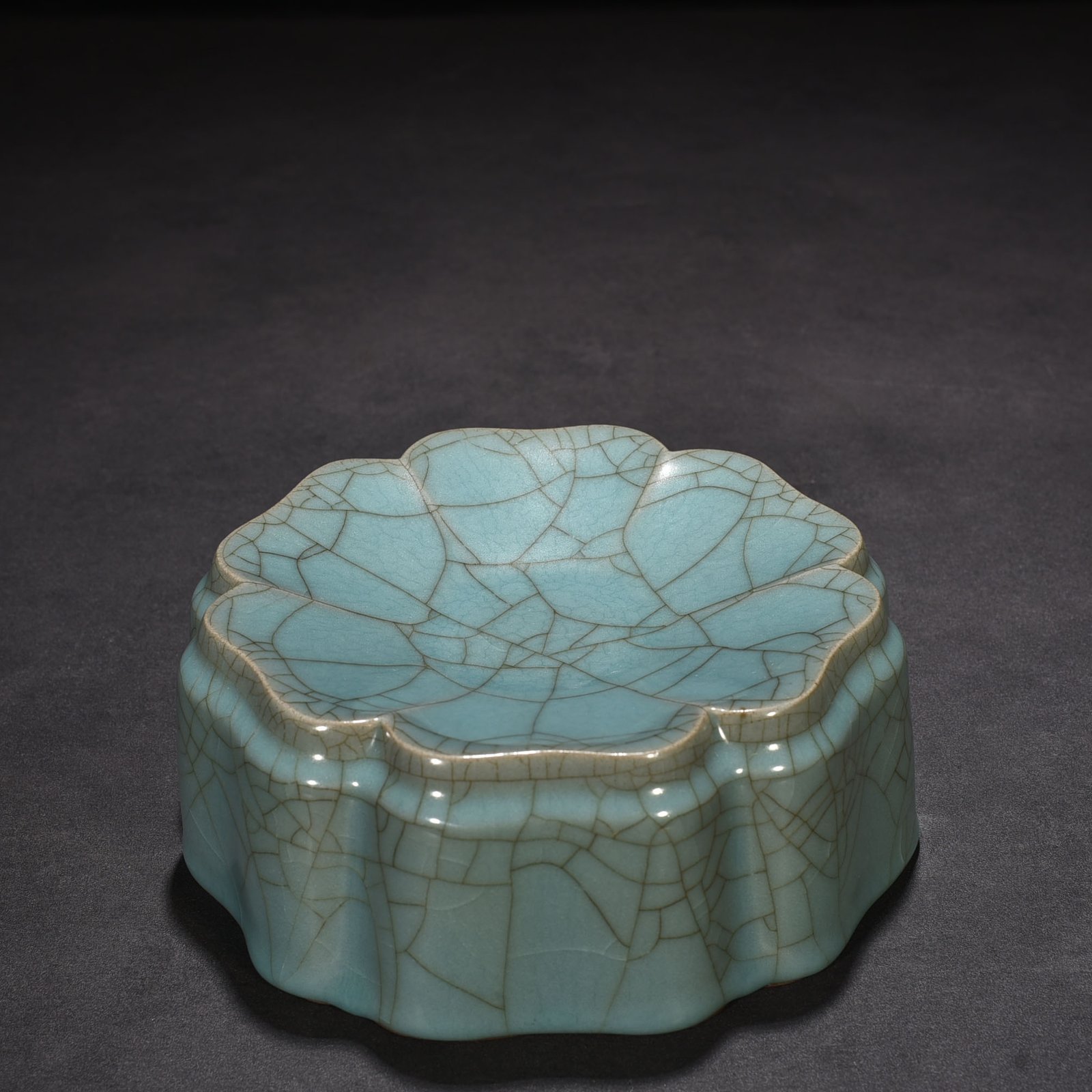 Song Dynasty official kiln celadon hexagonal box brush washer