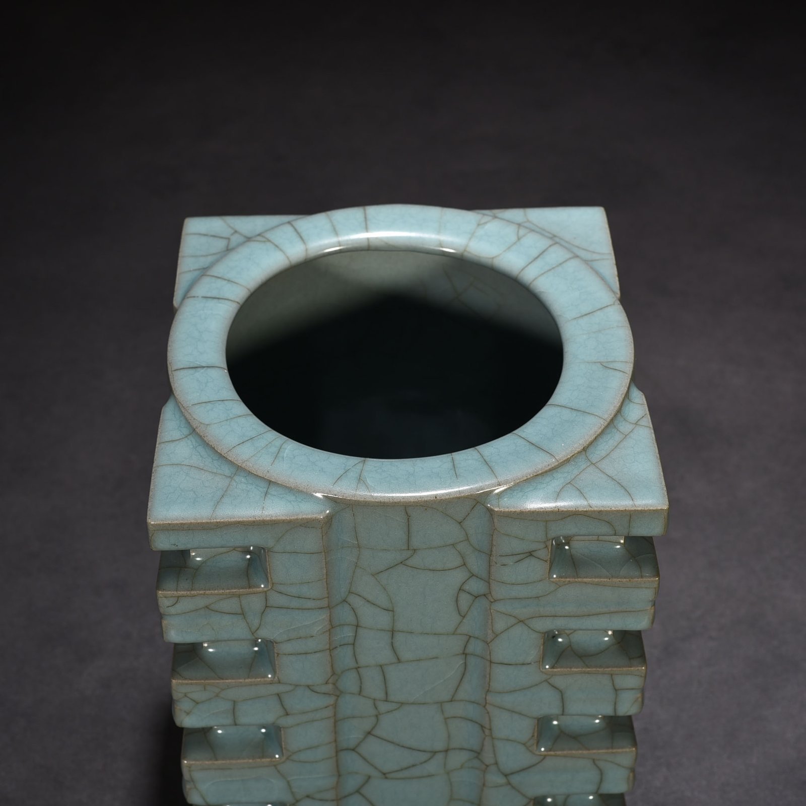 Song Dynasty official kiln celadon-style vase