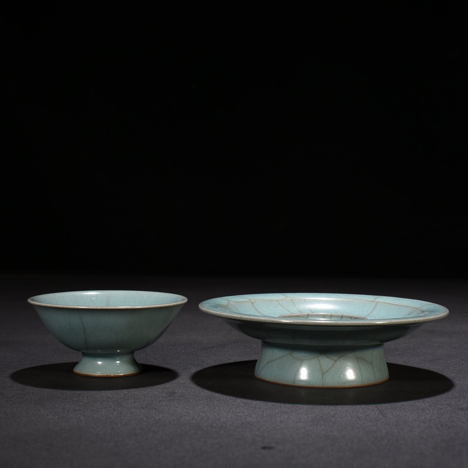 Song Dynasty official kiln celadon lamp holder