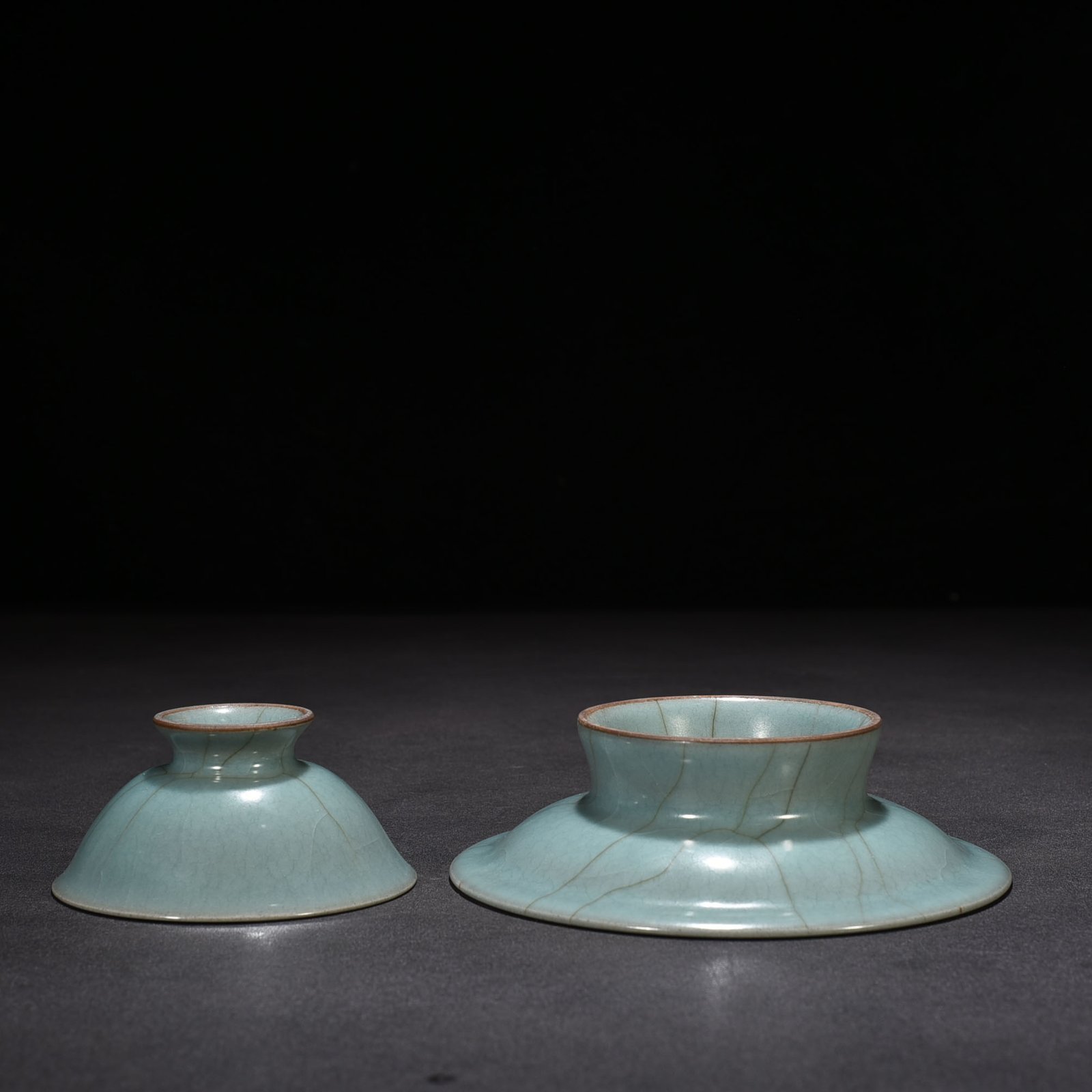 Song Dynasty official kiln celadon lamp holder