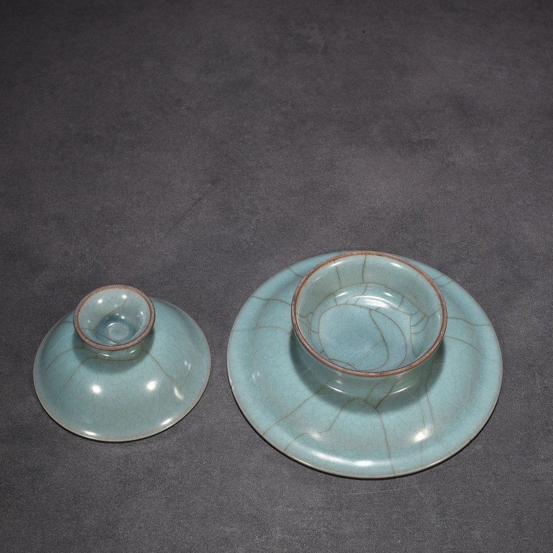 Song Dynasty official kiln celadon lamp holder