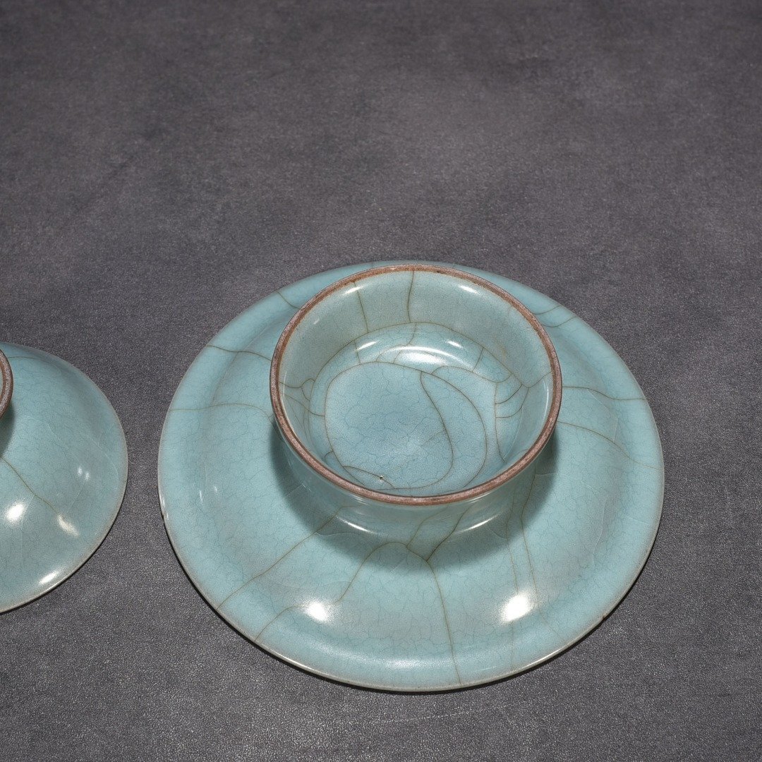 Song Dynasty official kiln celadon lamp holder