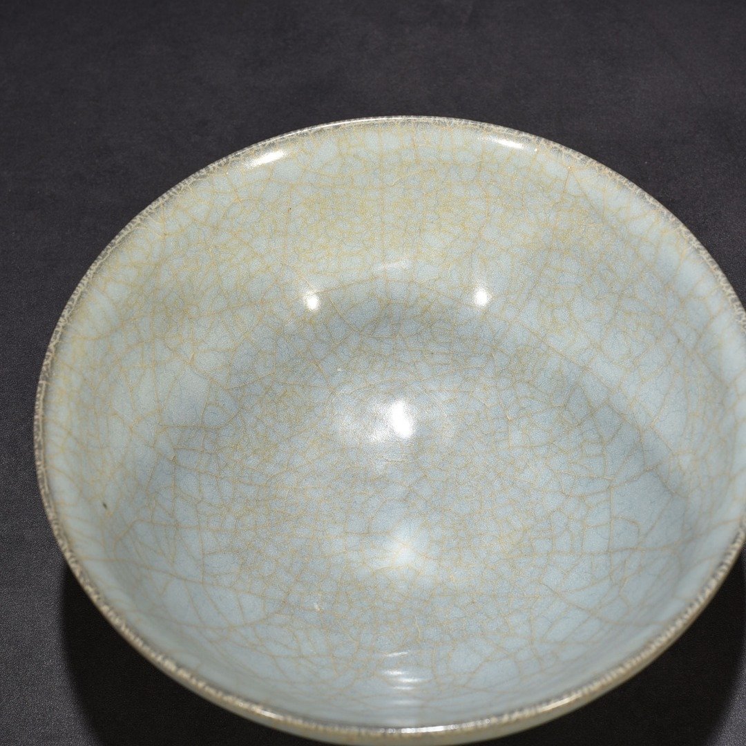 Song Dynasty official kiln celadon bowl