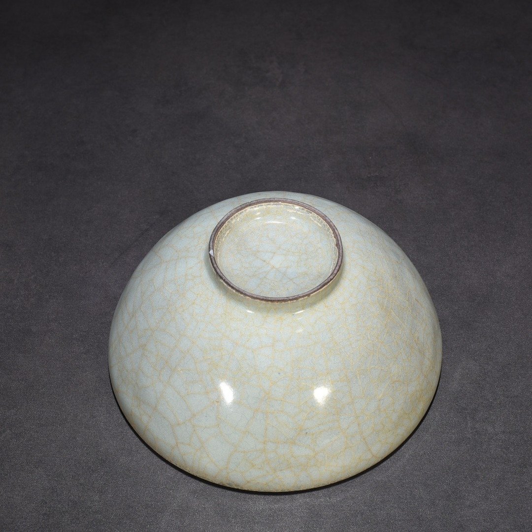 Song Dynasty official kiln celadon bowl