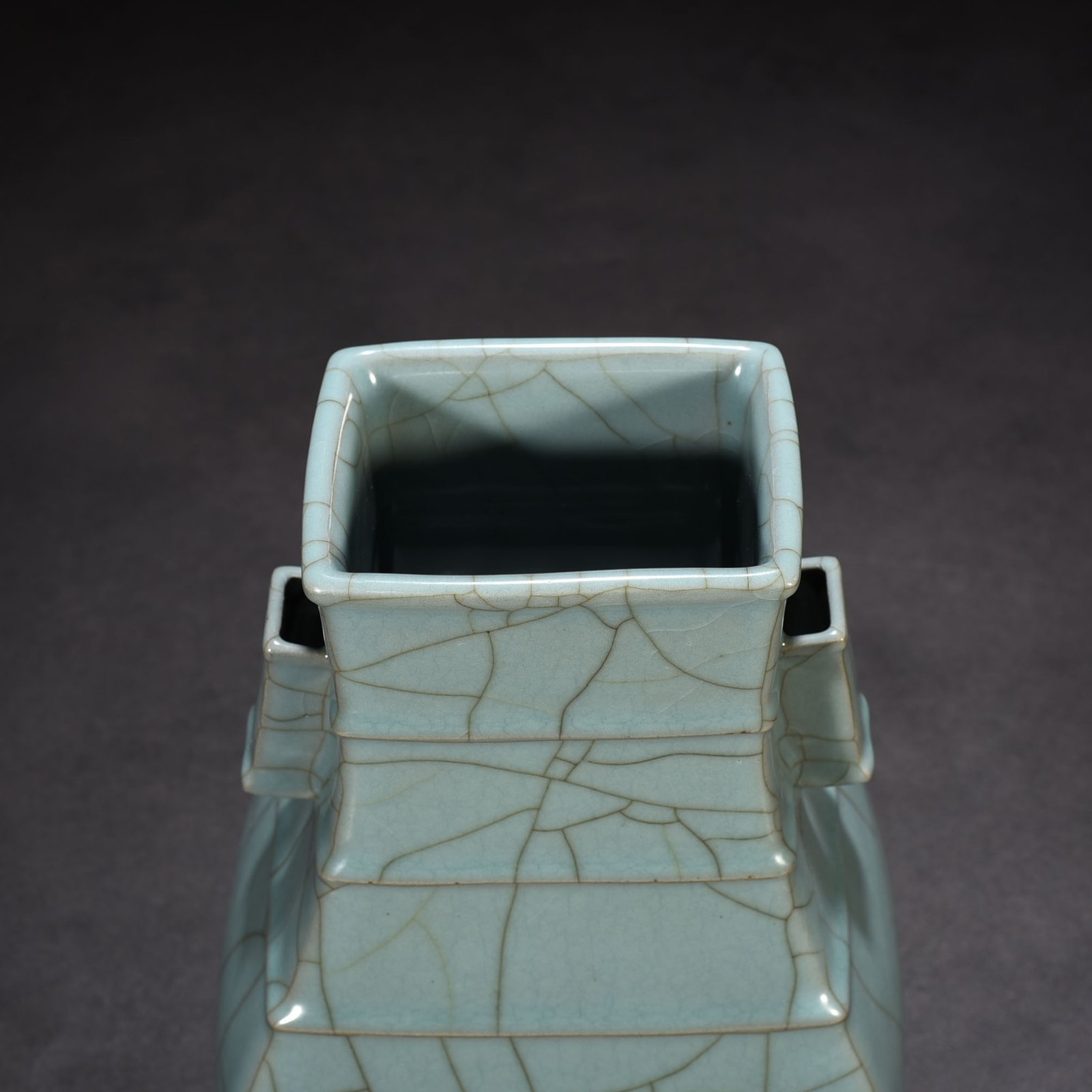 Song Dynasty official kiln green glaze square vase