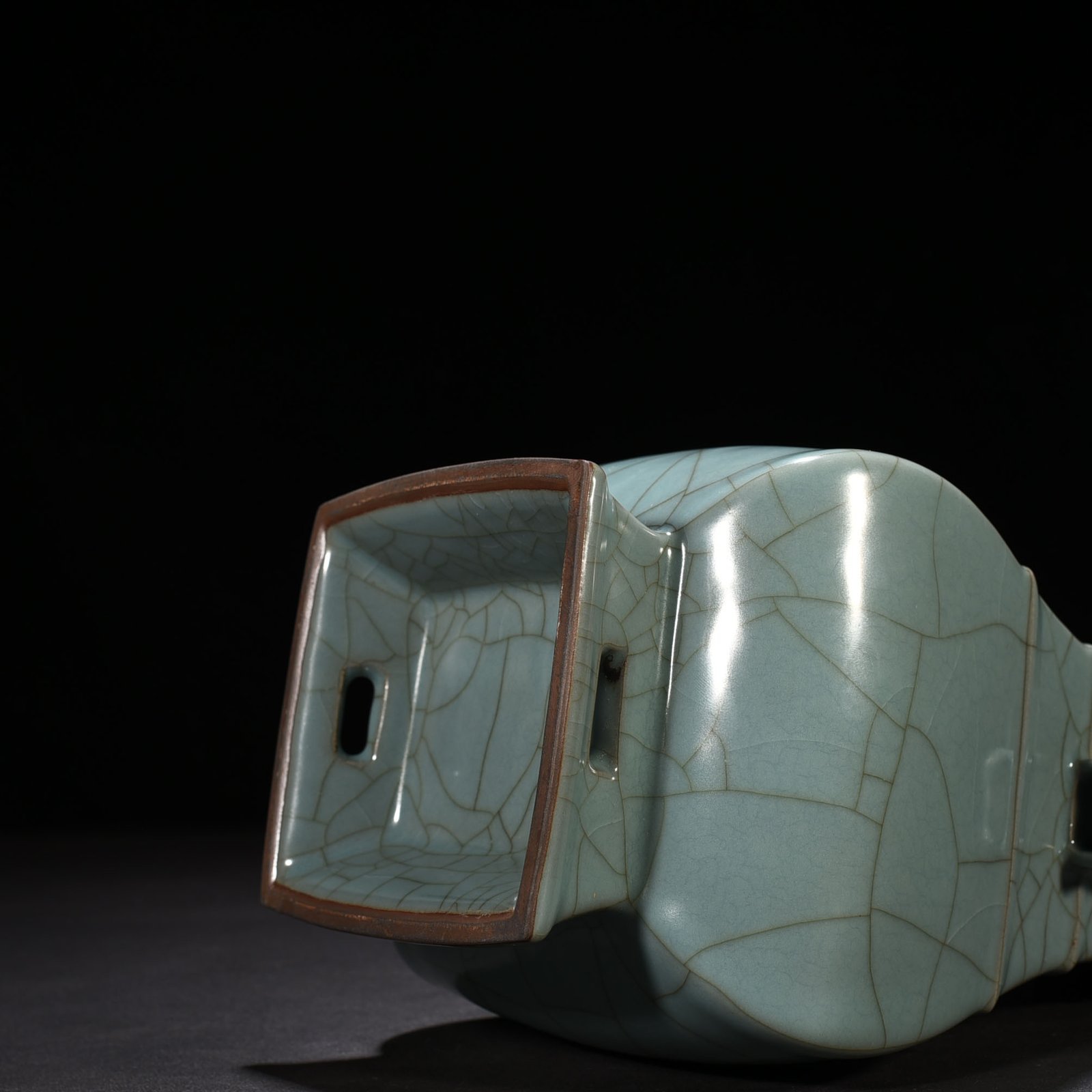 Song Dynasty official kiln green glaze square vase
