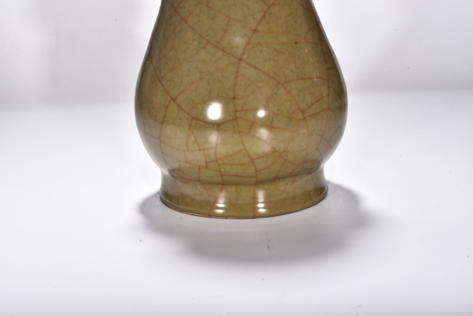 Song Dynasty official kiln eel yellow guaner vase