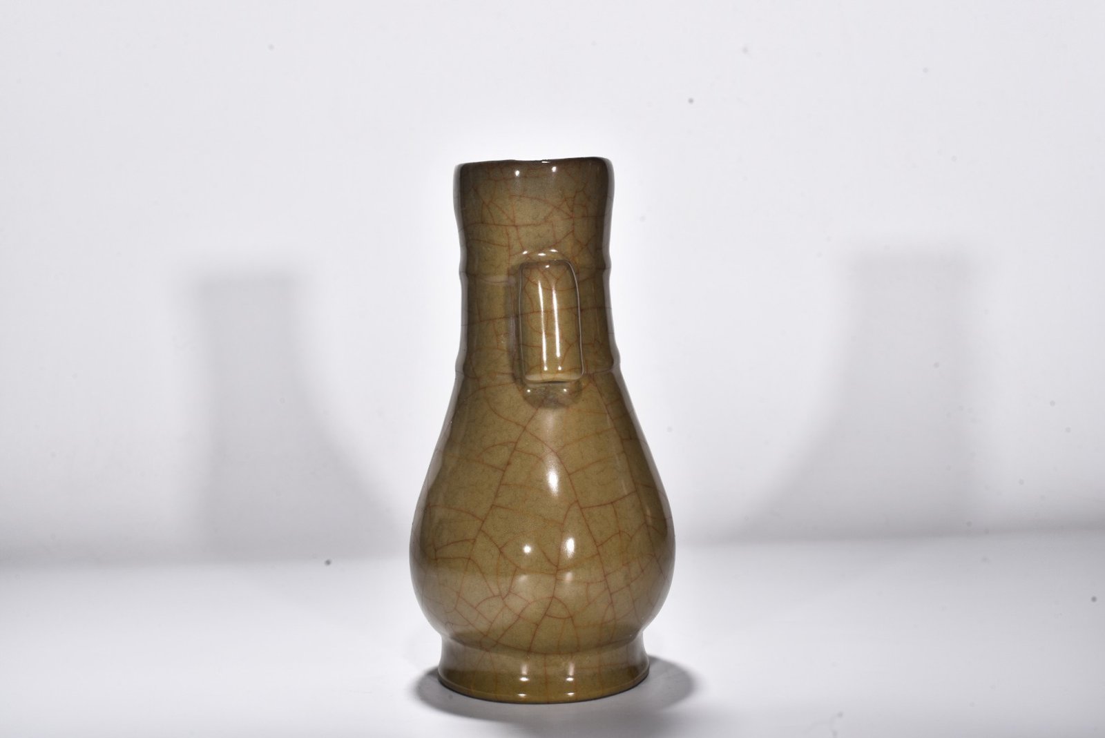 Song Dynasty official kiln eel yellow guaner vase