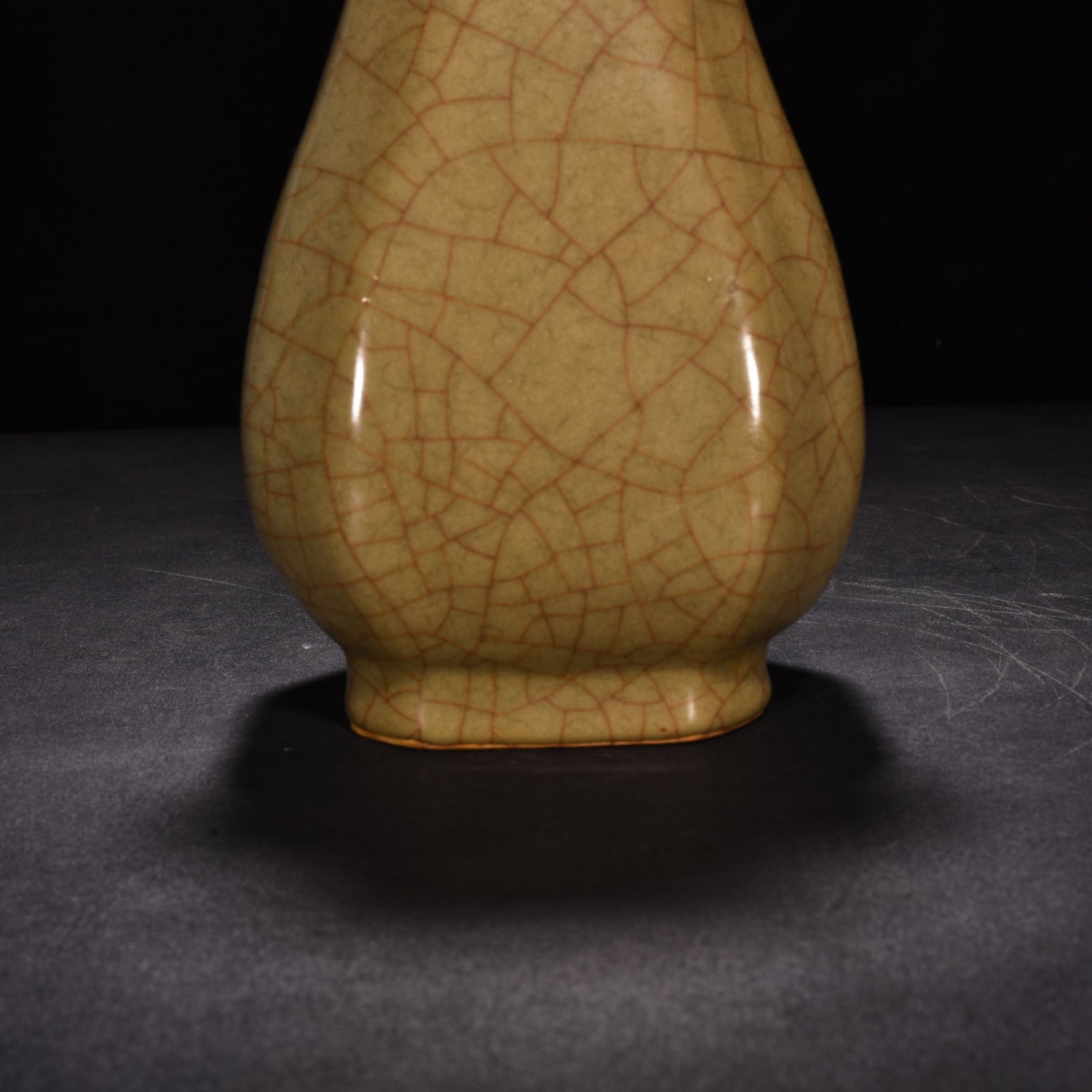 Song Dynasty official kiln eel yellow glaze octagonal ear vase