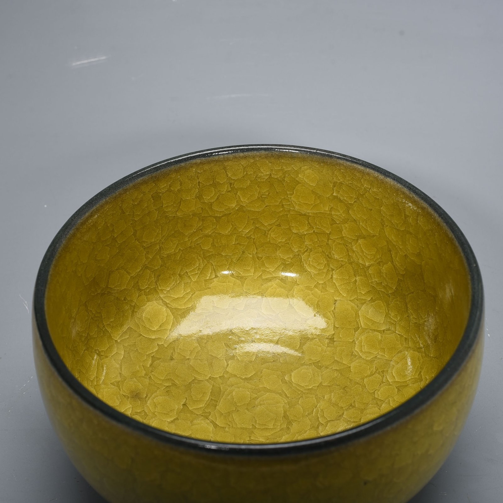 Song Dynasty official kiln yellow glaze ice cracked Arhat bowl