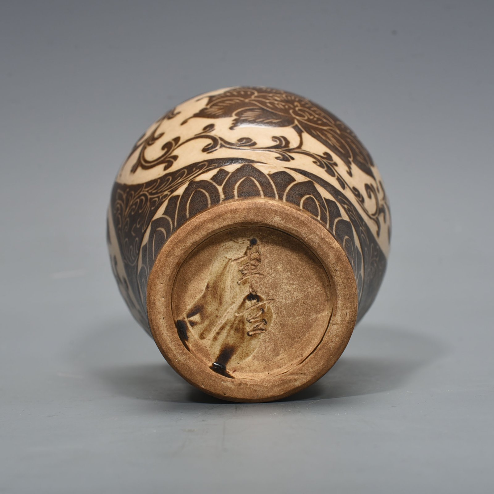 Song Dynasty Ding Kiln East Palace Model brown color engraved plum vase