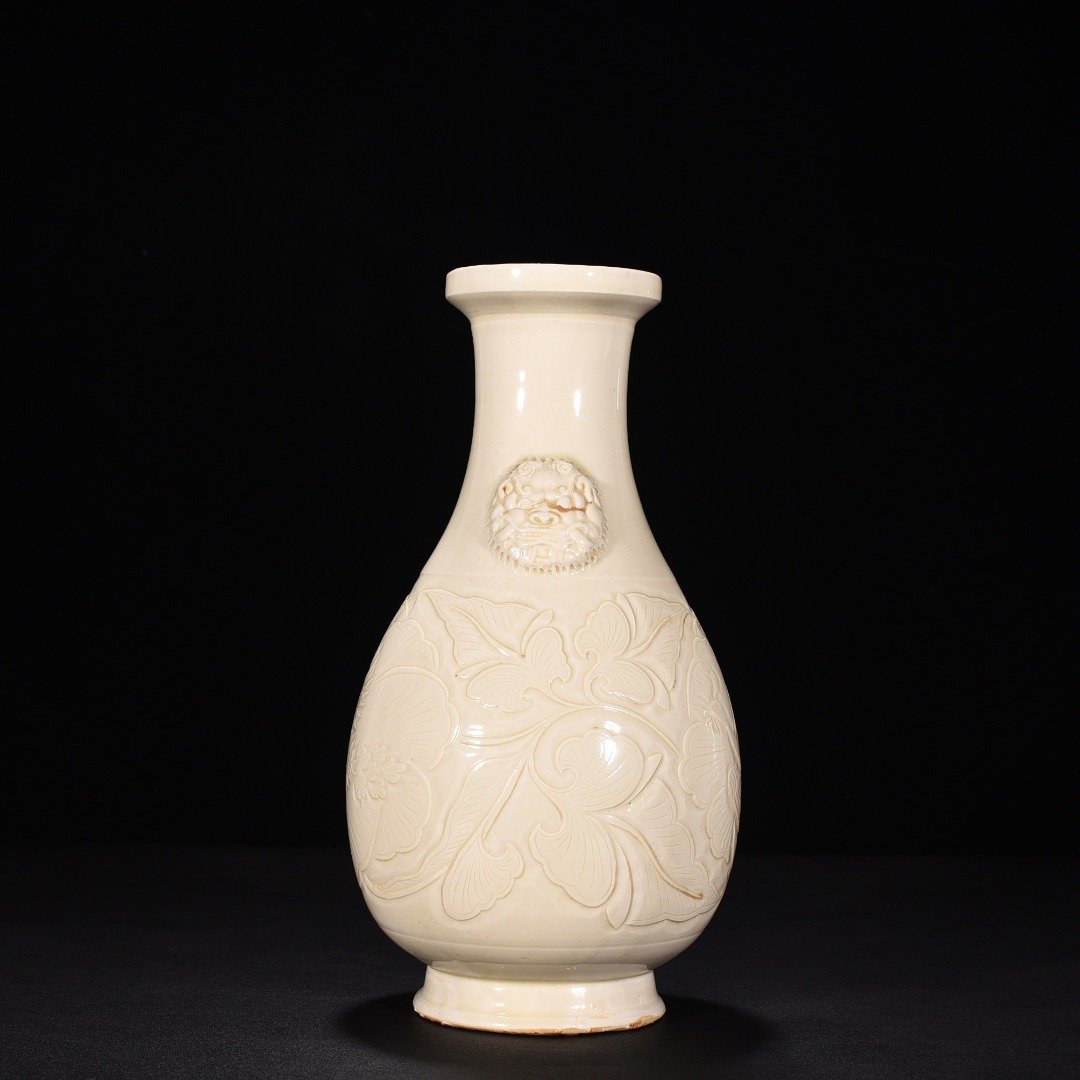Song Dynasty Ding kiln carved peony flower and phoenix pattern dish vase