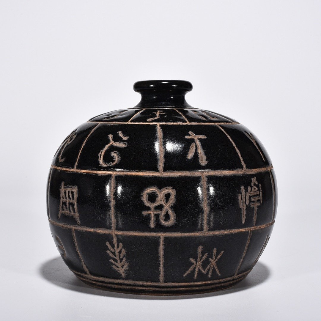 Song Dynasty Ding kiln carved oracle bone inscription Tubo vase