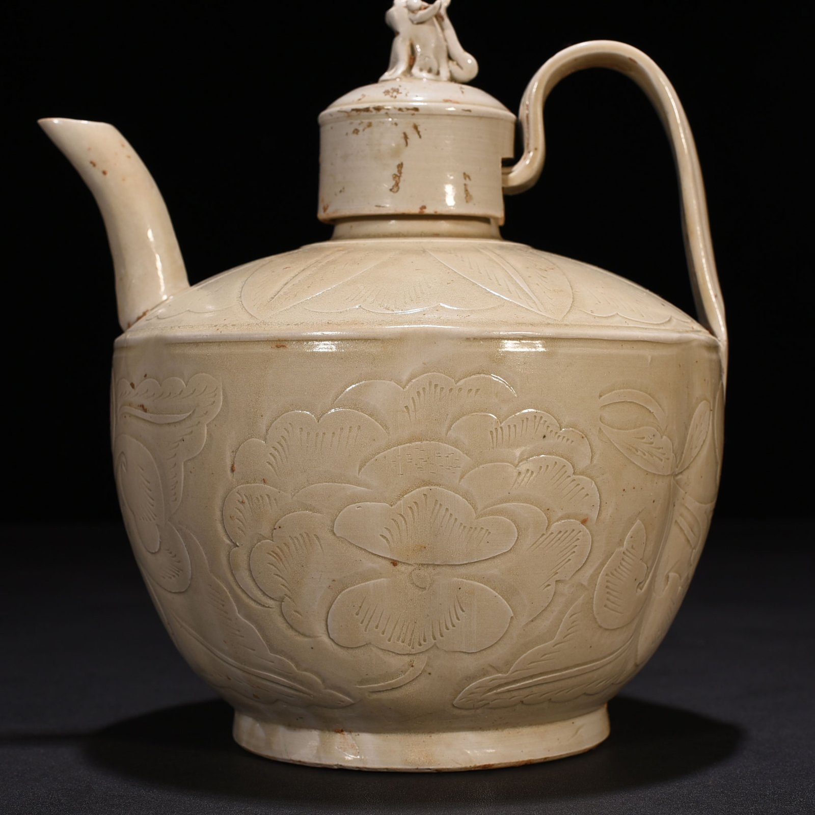 Song Dynasty Ding kiln carved peony pattern