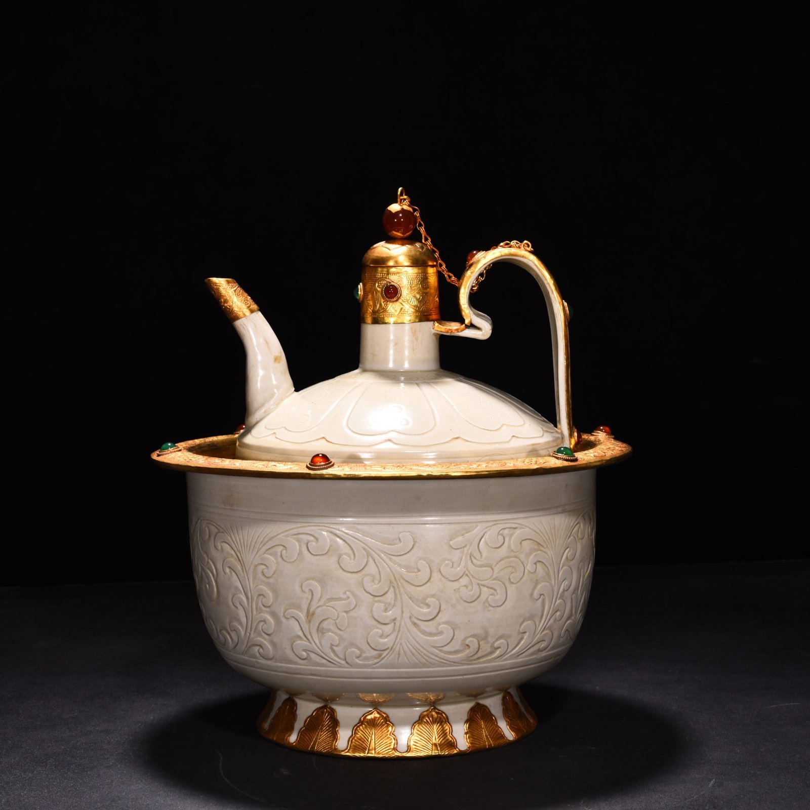 Song Dynasty Ding kiln engraved gilt-embellished and gem-inlaid wine-warming set