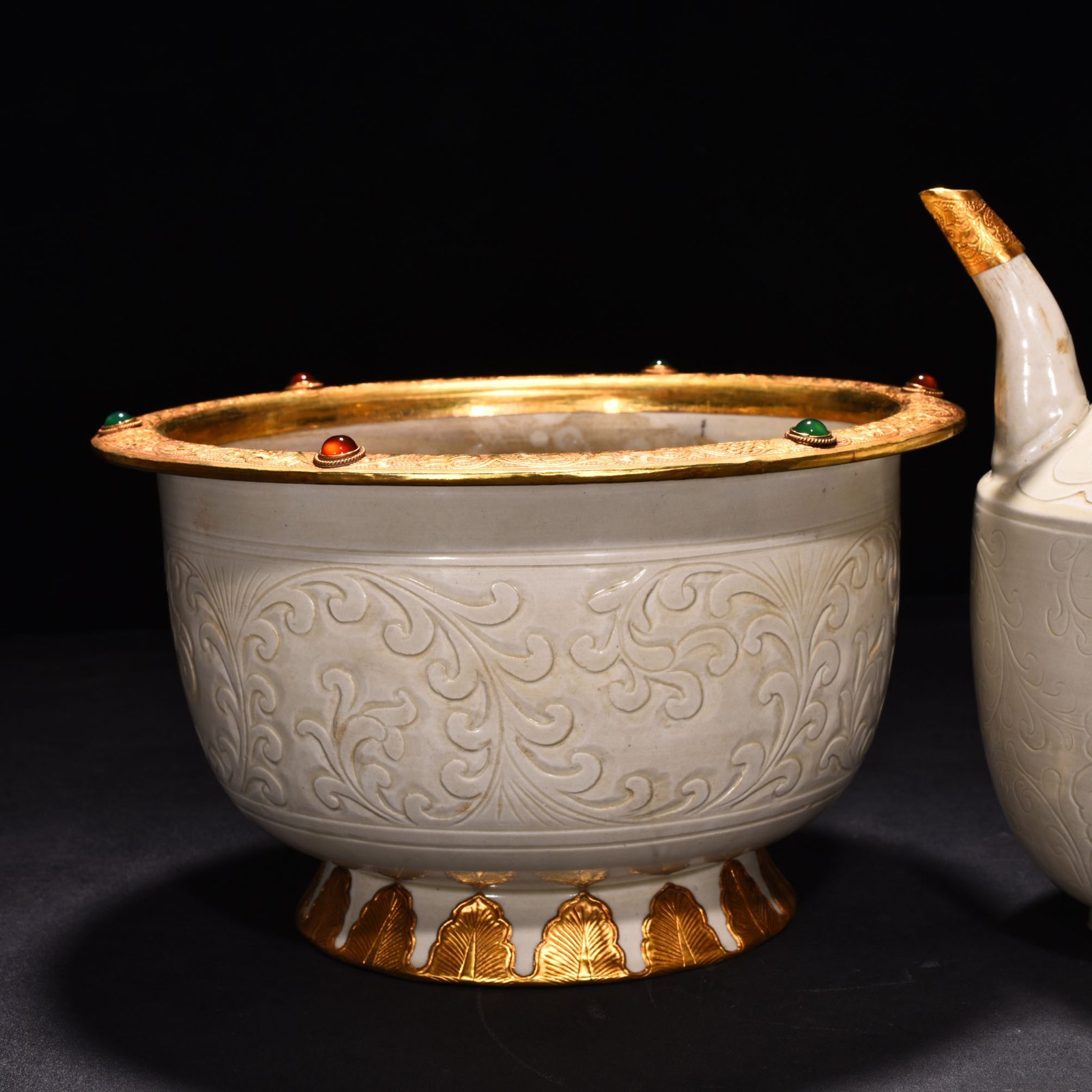 Song Dynasty Ding kiln engraved gilt-embellished and gem-inlaid wine-warming set