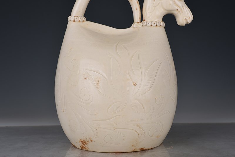 Song Dynasty Ding kiln carved imitation leather bag
