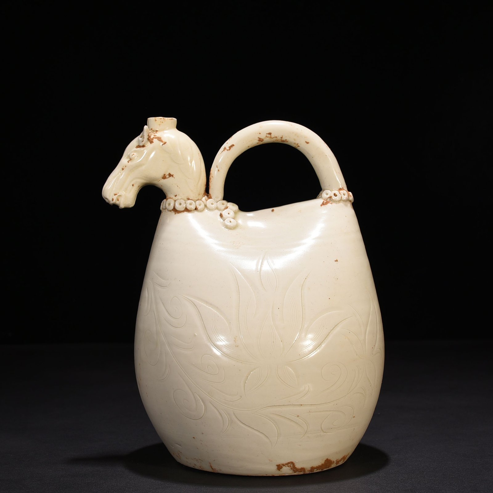 Song Dynasty Ding kiln carved flower pattern horse head leather bag