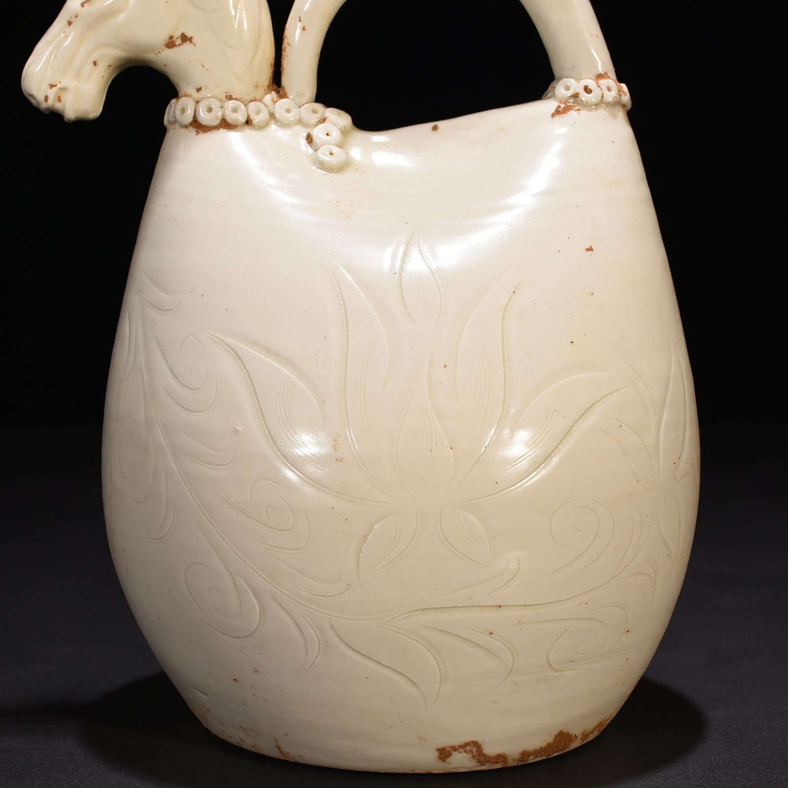 Song Dynasty Ding kiln carved flower pattern horse head leather bag