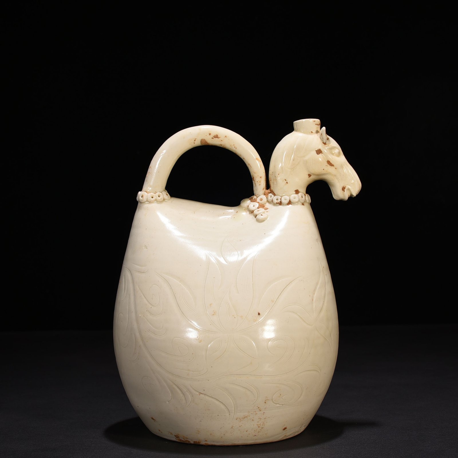 Song Dynasty Ding kiln carved flower pattern horse head leather bag