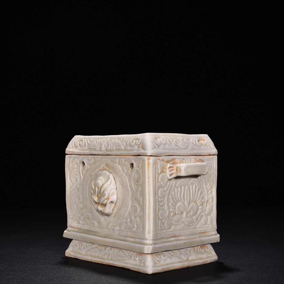 Song Dynasty Ding kiln carved flower and dragon pattern food box